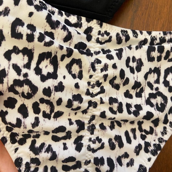 White Fox Swim and Shade & Shore Bikini Bottoms Bundle Small and XS - Picture 3 of 12